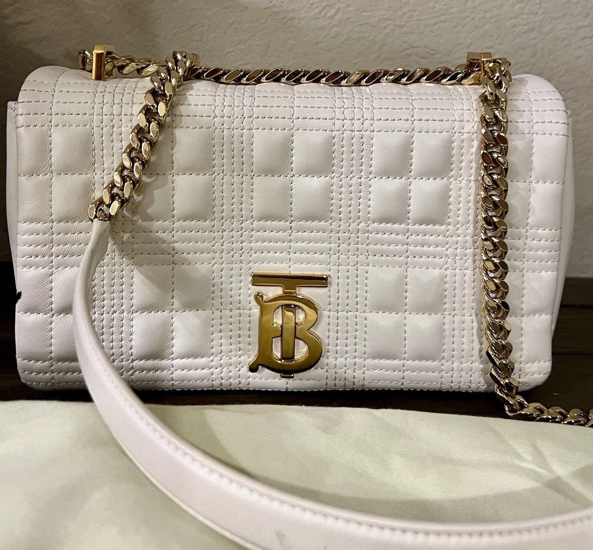 【BURBERRY】LOLA CHAIN BAG NWOT BURBERRY Lola Small White Quilted Crossbody Bag Gold