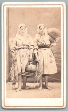 CDV 1870 Sables-d'Olonne Pêcheuses à la bourriche Folklore Costumes Photo Vendée