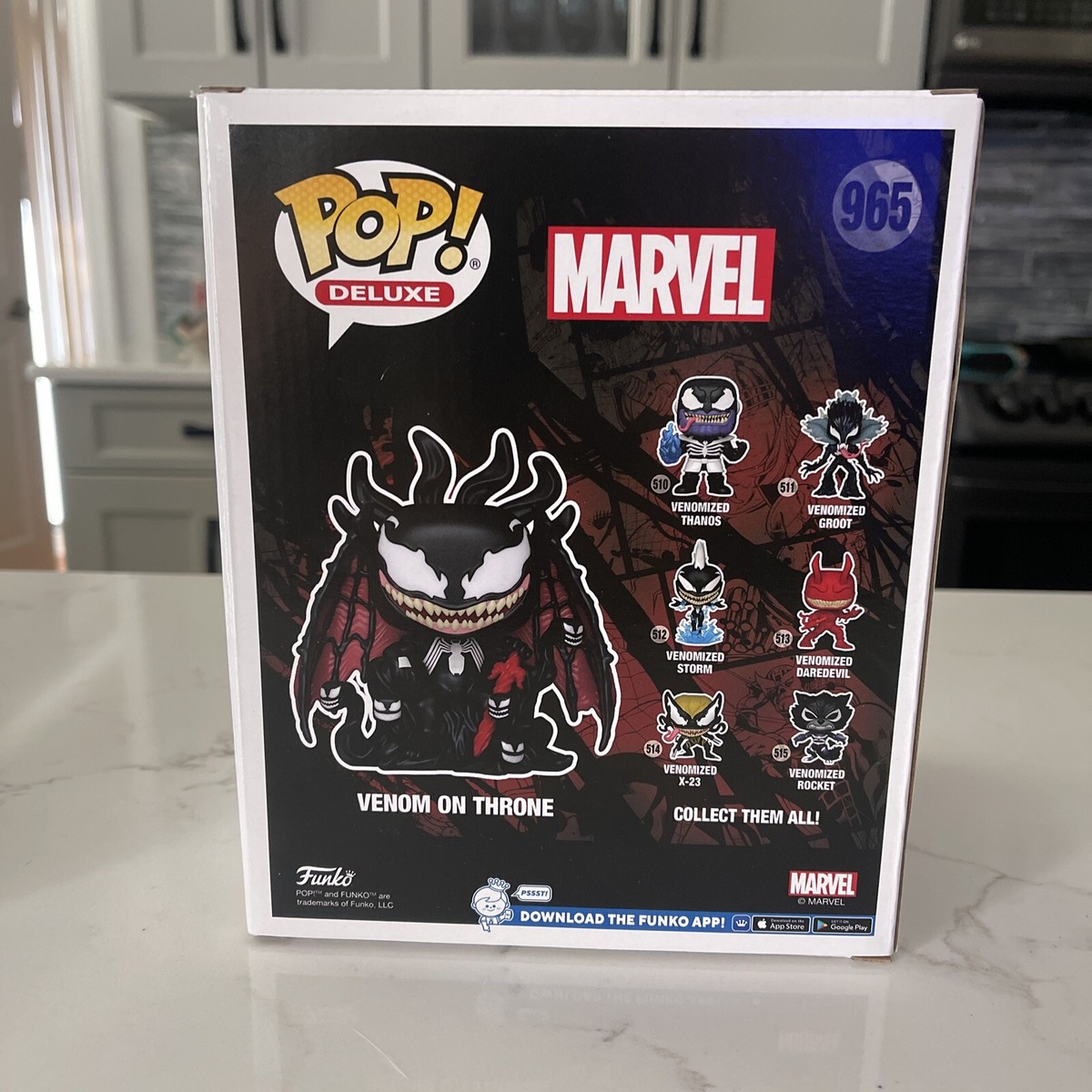 Funko Pop! Deluxe Marvel Venom On Throne #965 GITD Glow Pop In A