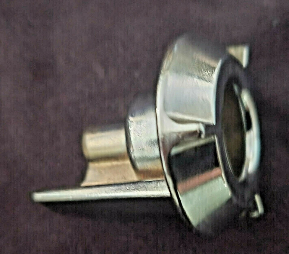 Nuevo de Lote Original Nuevo Cromo GM 410173 1973-1975 OLDSMOBILE CUTLASS 442 PERILLA DE RADIO SALÓN Foto 2 de 4