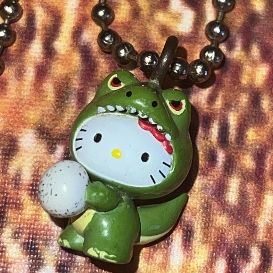 De Colección Hello Kitty T-Rex Disfraz Verde Conjunto Cadena Collar Colgante Foto 2 de 4