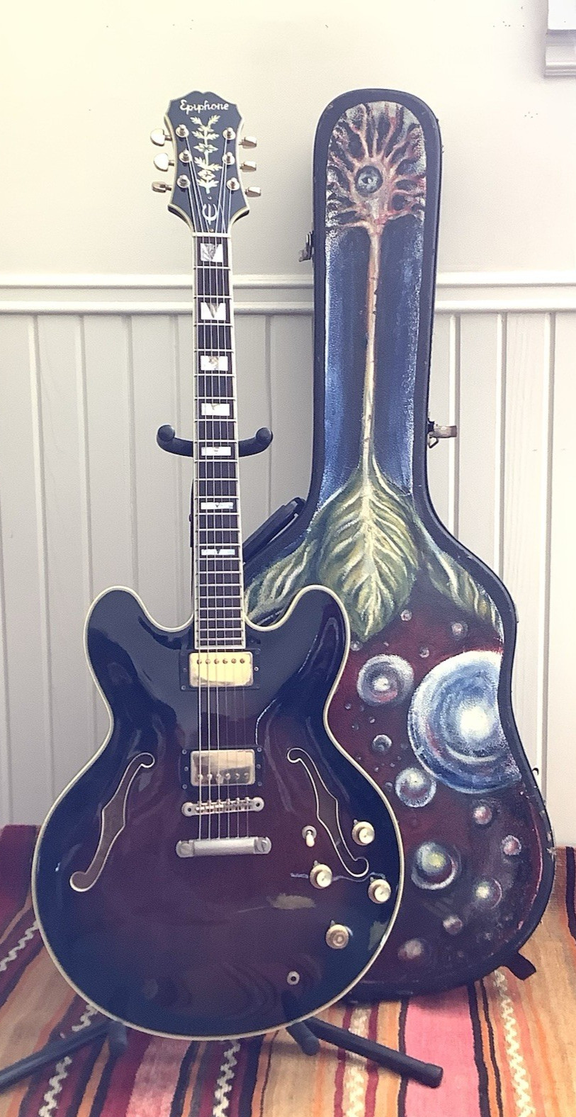 Epiphone Sheraton E212T Electric Guitar >> Vintage Guitar and Bass