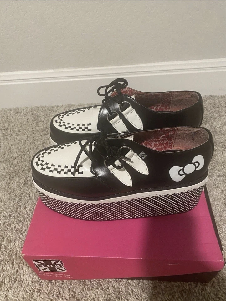 Talla 11- SANRIO Hello Kitty x T.U.K. Mondo Sole Creepers: doble para mujer Foto 2 de 4