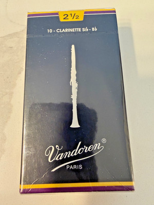 Vandoren CR1025 Traditional BB Clarinet Reeds (2.5 Strength) - Box of 10
