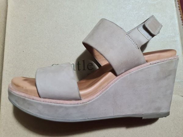 Women Kenneth Cole Heels 36