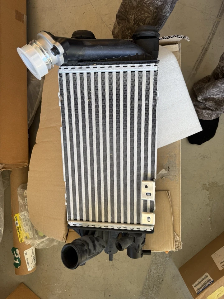 Intercooler GENUINO 282702M000 para Hyundai Sonata 2020-2021 ⭐⭐⭐⭐⭐⭐⭐ Foto 2 de 2