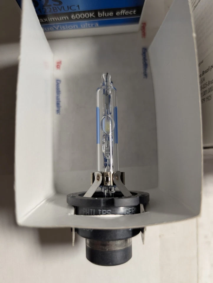 RARE 2x PHILIPS D2S BlueVision Ultra Xenon Car Headlight Bulbs 85122BVUC1 5000K - Image 2 of 4