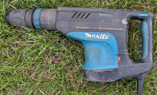 Makita HM1203C SDS MAX Demolition Hammer 20-Pound