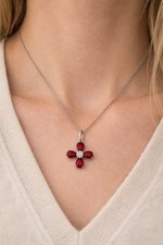 Original Swarovski Halskette rot –Kristall Blüte/Kleeblatt mit Silber Kette