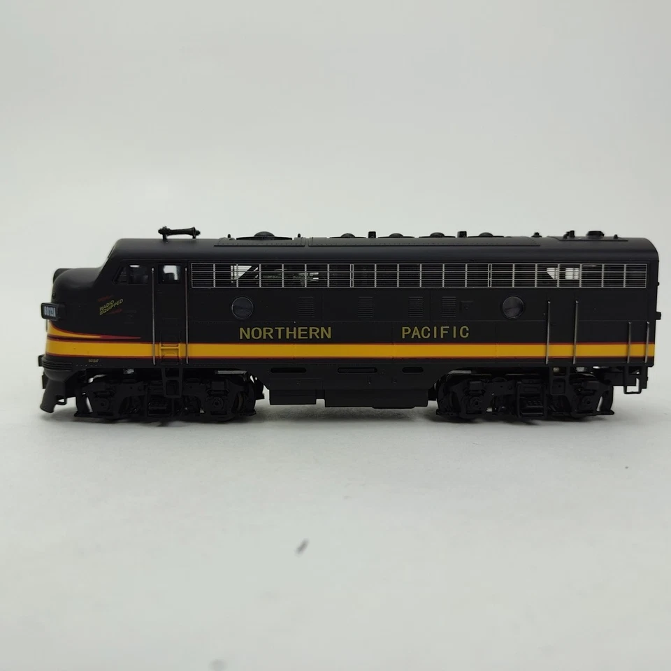 MRC HO Scale EMD F7A Northern Pacific #6012A Locomotive CB122 Platinum Series - Image 3 of 4