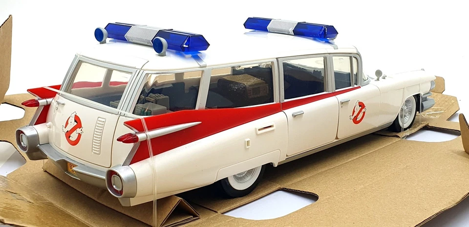 Hasbro 1/18 Scale GB33421 - Ghostbusters Plasma Series Ecto-1 (1984) Cadillac - Image 3 of 4