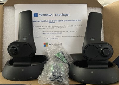 Microsoft Windows Mixed Reality Motion Controllers (QG7-00105) New in Box 