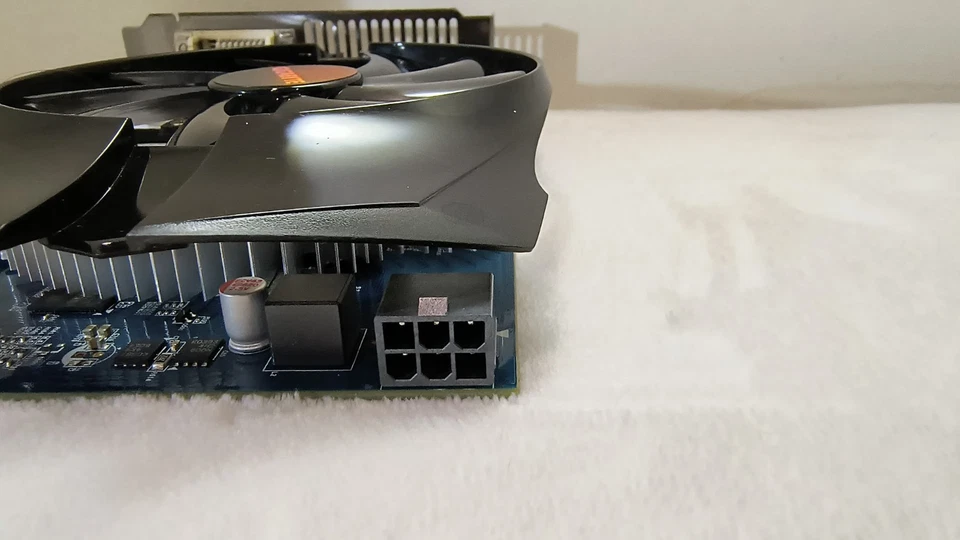 GIGABYTE GT 740 - 2GB GDDR5 - HDMI + 2x DVI-D + VGA - GV-N740D5OC-2GI - Image 3 of 4