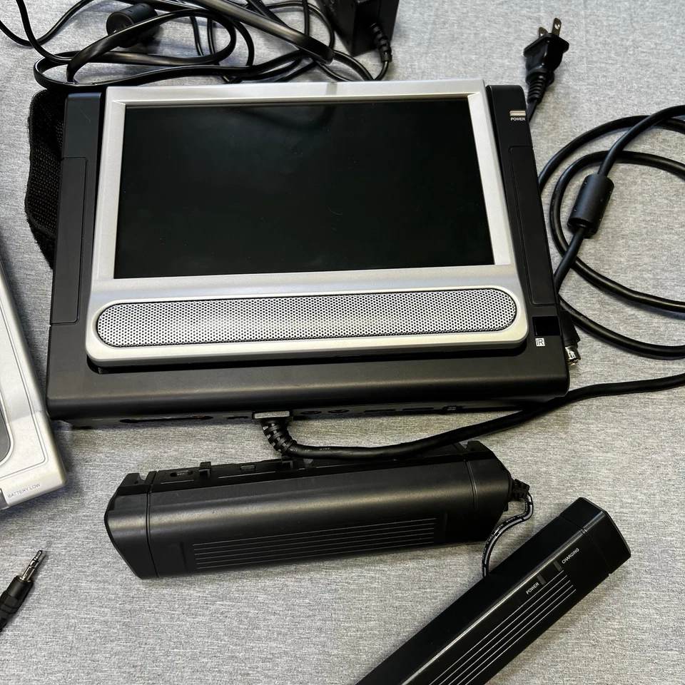 Reproductor de DVD portátil de doble pantalla Venturer modelo PVS1988 con estuche PROBADO Y FUNCIONA Foto 3 de 4