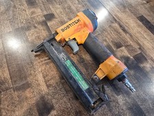 Pistola grapadora neumática neumática Bostitch 18GA modelo SB-150SX herramienta grapadora usada