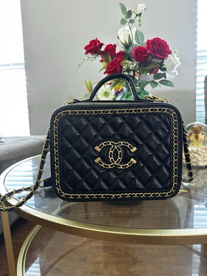 CHANEL Black Quilted Vanity Case Crossbody Top Handle Bag Gold Chain Zip