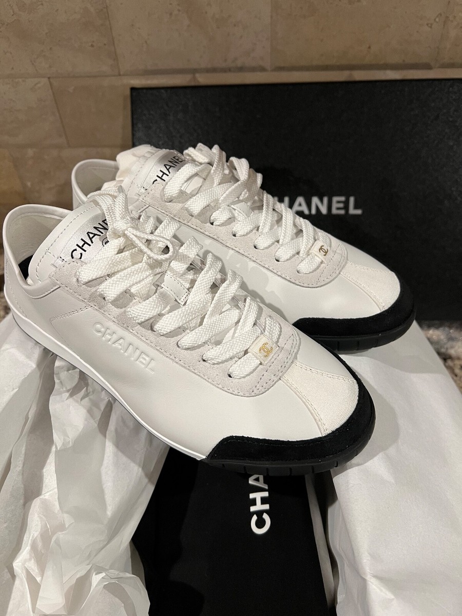Chanel 2024S NEW TAGS WHITE BLACK CHANEL CC LOGO SNEAKERS Chanel 2024S NEW TAGS WHITE BLACK CHANEL CC LOGO SNEAKERS