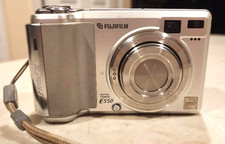 Fujifilm FinePix E550 6.3mp Digital Camera (For Parts or Repair)