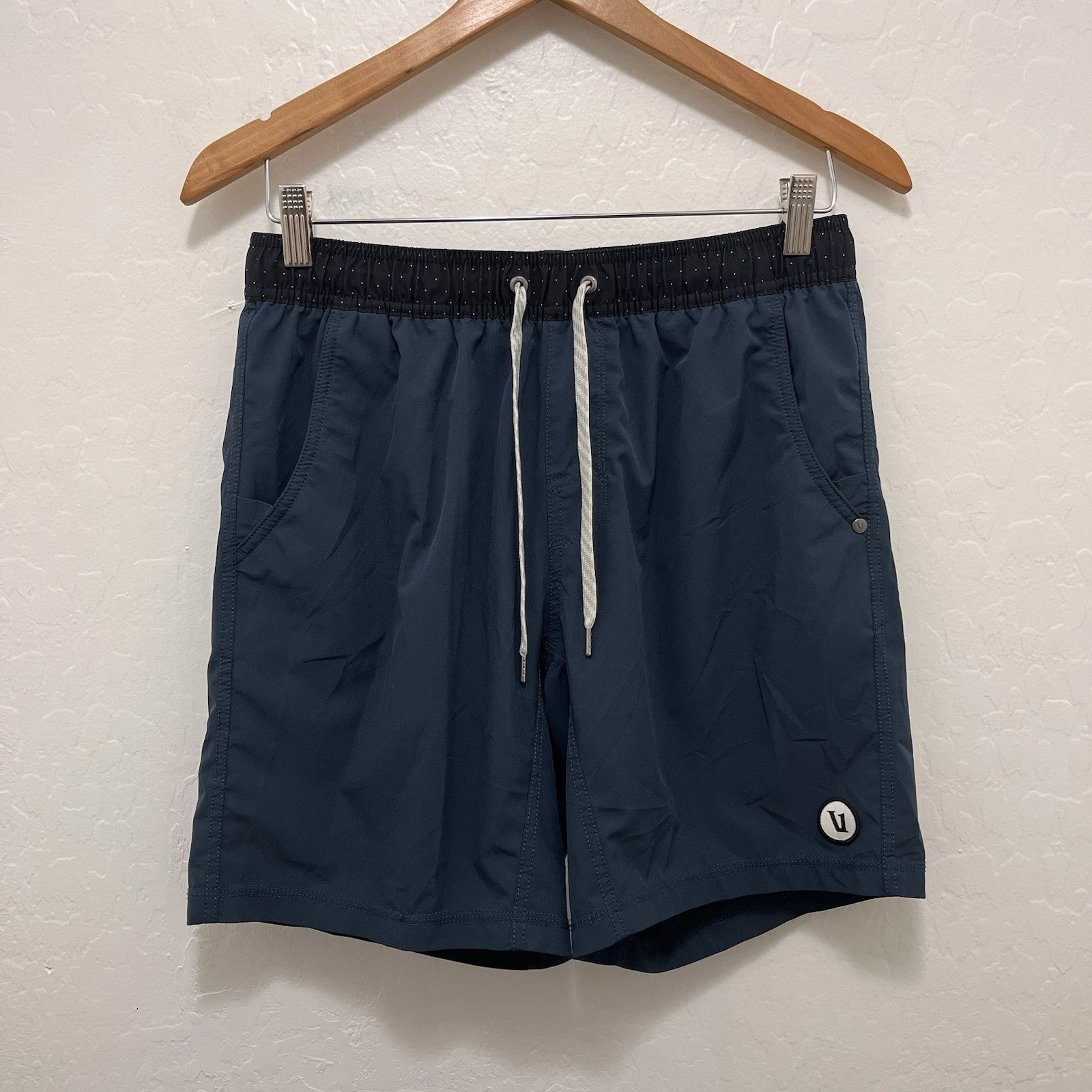 Vuori Kore Shorts Size M Lined 7” Blue Polka Dot Waistband V302 Athletic