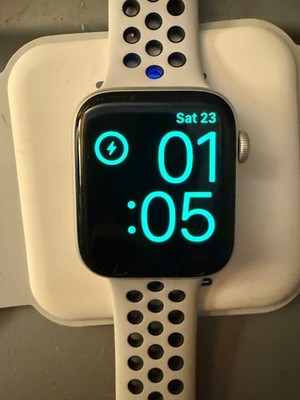 Apple Nike Watch Series 5 44mm Aluminum Ceramic Case Nike (cellular + GPS)