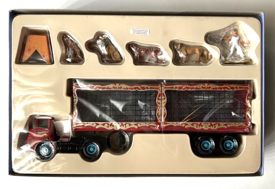 CORGI CLASSICS CIRCUS ERF KV ARTIC W/CAGES LIONS TIGERS PEDESTAL & TAMER #11201 - Image 2 of 4