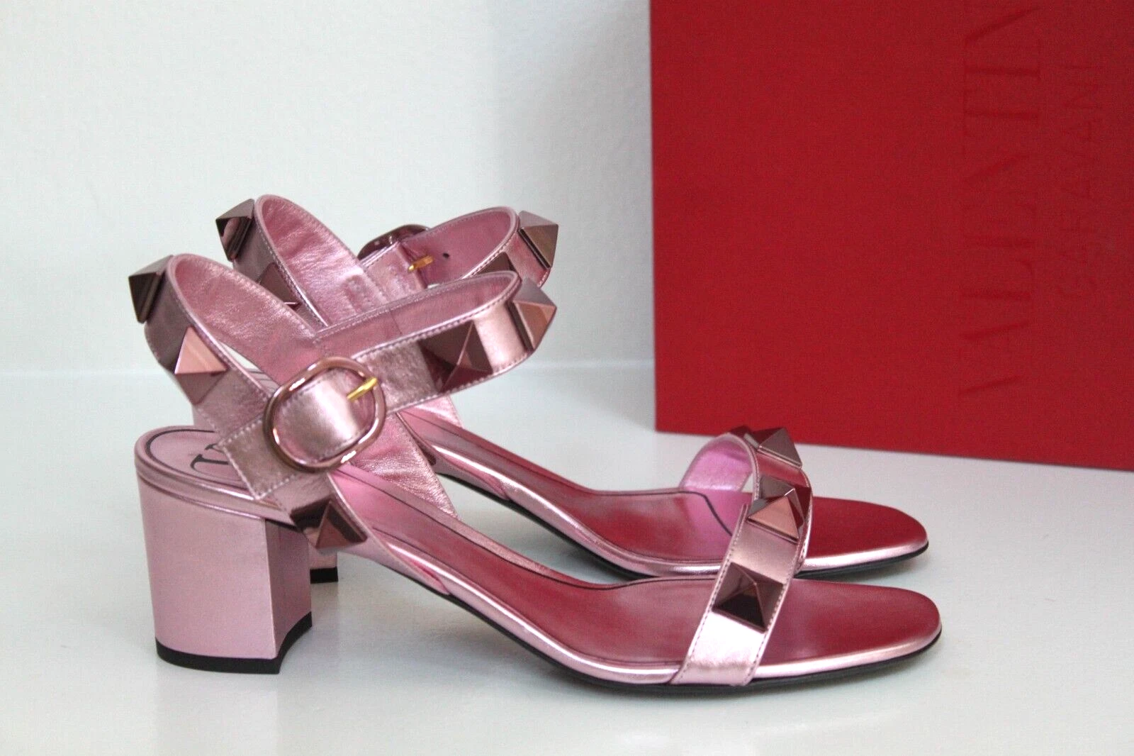 Valentino — sz 10.5 / 41 VALENTINO GARAVANI Pink Leather Roman Stud Open Toe Sandals Shoes