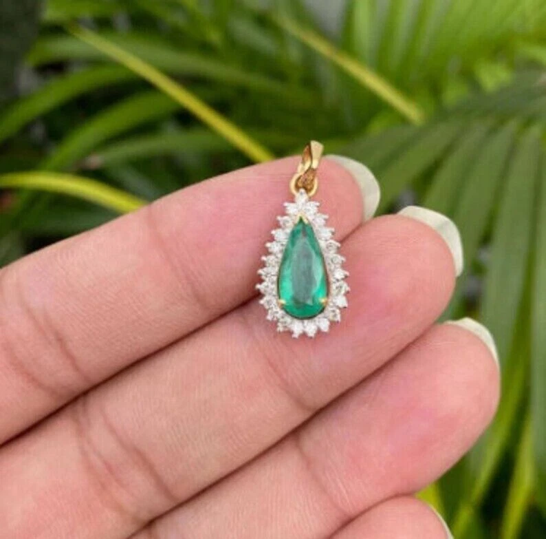 Emerald lockets online