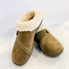 CLARKS WOMEN'S WINTER CLOG SLIPPERS SIZE 8 Upper leather with Faux Fur lining
