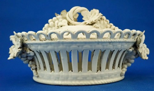 ANTONIBON NOVE Centerpiece and bonbon tray 19th Perforated ceramic Grapes Italy - Picture 16 of 24