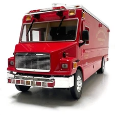 Crown Premiums 1:32 Freightliner MT-55 Los Angeles F.D. 130 Hazardous Squad