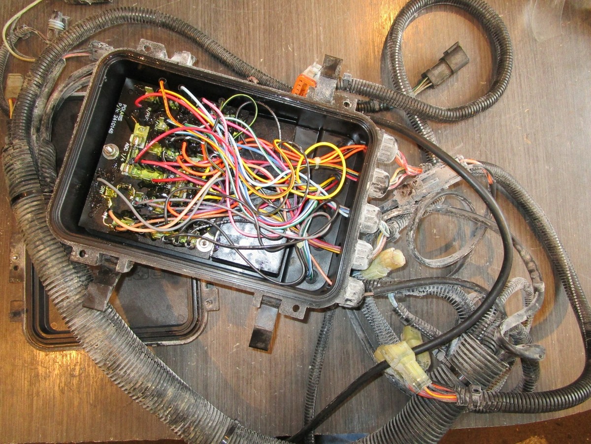99 POLARIS GENESIS 1200 COMPLETE ELECTRICAL BOX W/WIRING