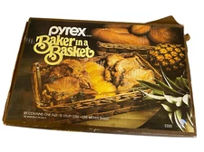 Vintage Pyrex Baker In A Basket Utility Dish 3 qt Woven Basket 2330 Kitchenware