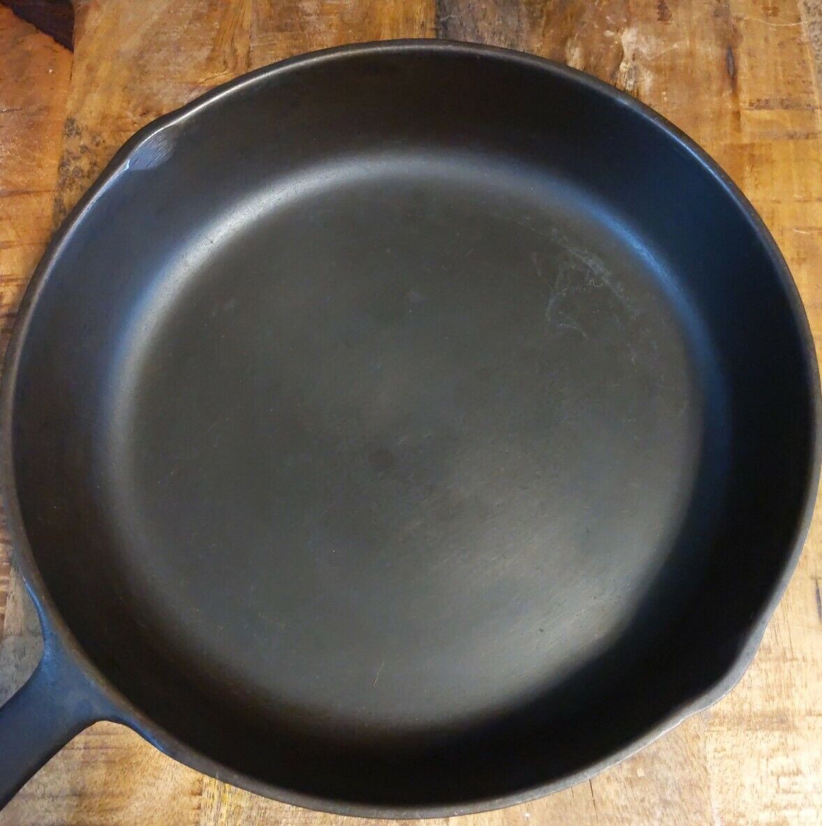 Vintage Unmarked #1 Heat Ring Large Cast Iron Skillet