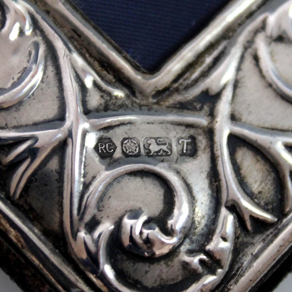 Marco de fotos/foto vintage de plata de ley con respaldo de madera y caballete de 6" x 4" Foto 4 de 4