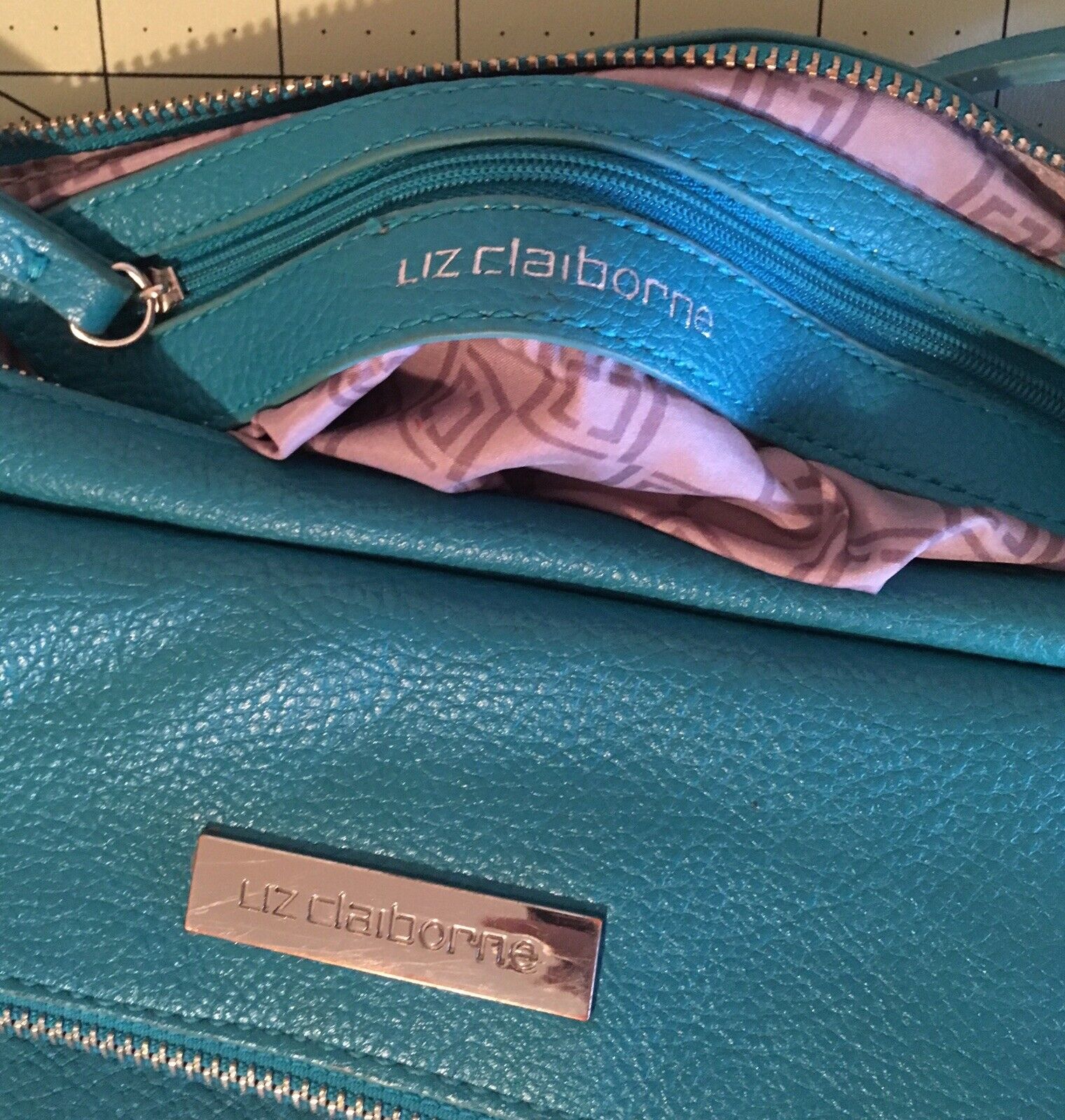 Liz Claiborne Leather Handbag Tote Purse Bag Ligh… - image 6