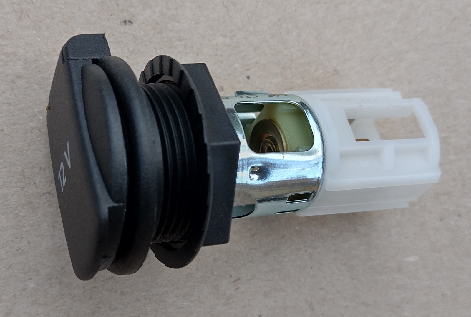 Original VW Seat Skoda 1K0919309 / 12V 10A Steckdose für Einbau in 