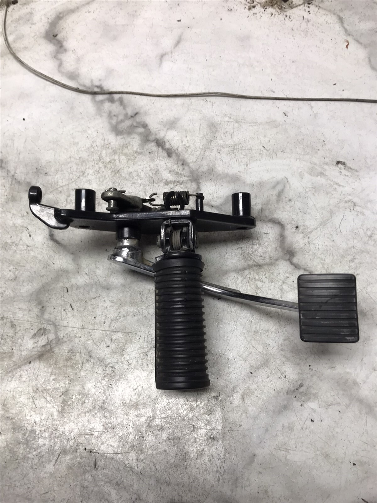 04 Kawasaki VN 800 B Vulcan Classic front right foot rest peg mount brake pedal