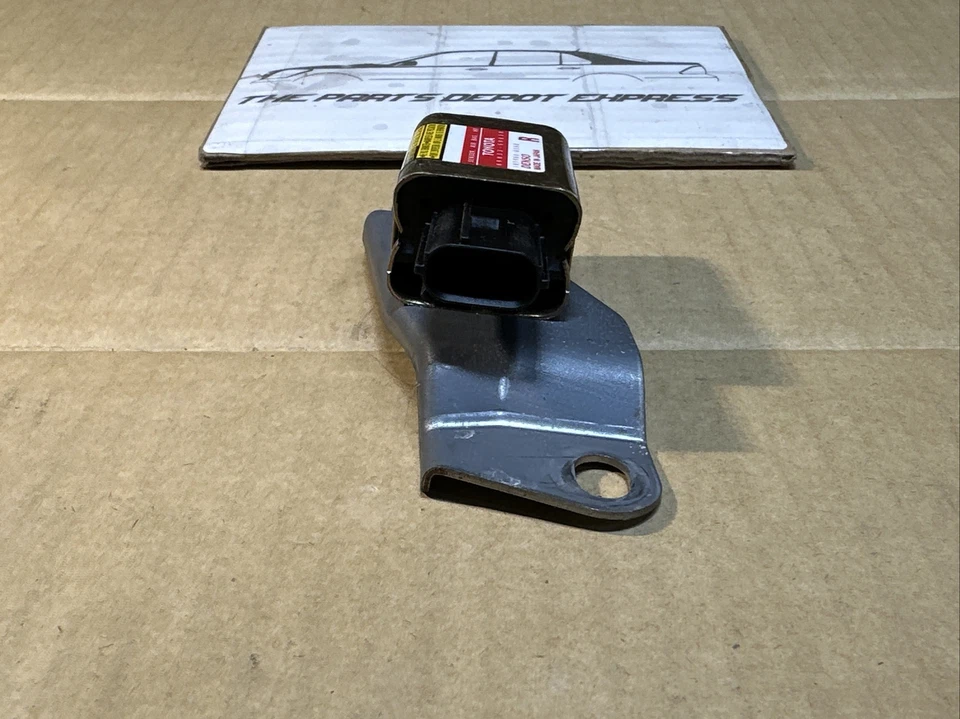 Rear Right Impact Sensor 2001-2006 Lexus LS430 OEM 89833-50030 - Image 4 of 4