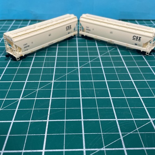 New! N-Scale MT 3-Bay Covered Hopper Pair CSX $ 69.90 Make offer - Picture 5 of 11