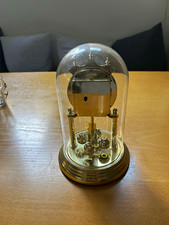 Bulova Tischuhr unter Glasglocke analog mit P...