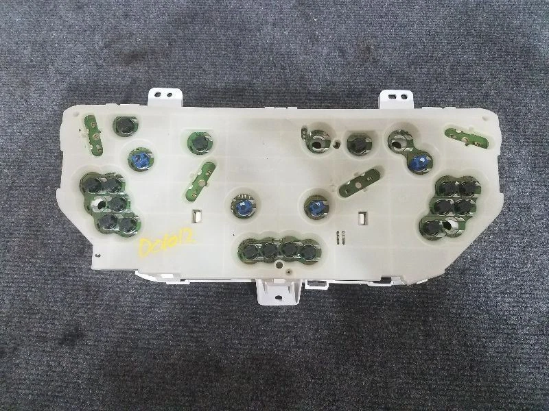 2001 斯巴鲁 Forester(S 型号)速度计集群 - MPH *221K 英里* — 第 3/4 张图片