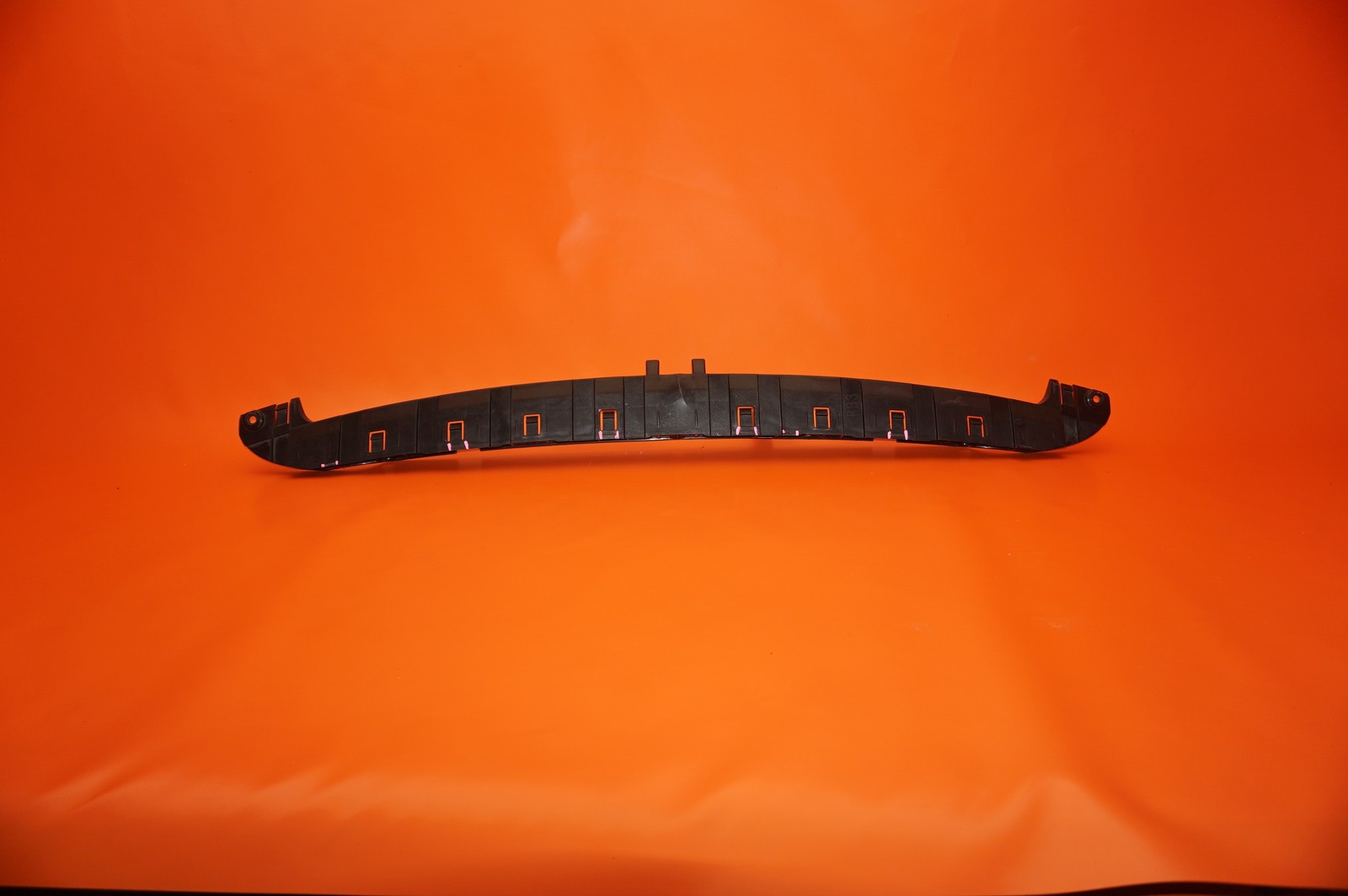 BENTLEY FLYING SPUR REAR BUMPER STRIP GUIDE PROFILE BRACKET 2015 2016 4W0807862