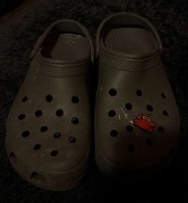 Crocs Unisex Classic Clog Sandals Gray Slip-On Adjustable Strap Crab Charm US 11