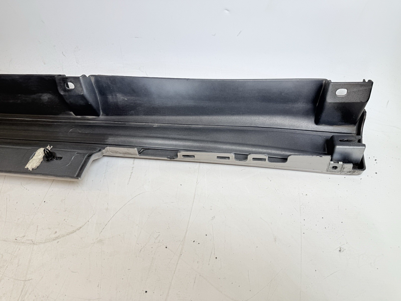 2014 - 2019 MASERATI GHIBLI SQ4 PASSENGER RIGHT ROCKER SKIRT PANEL MOLDING OEM