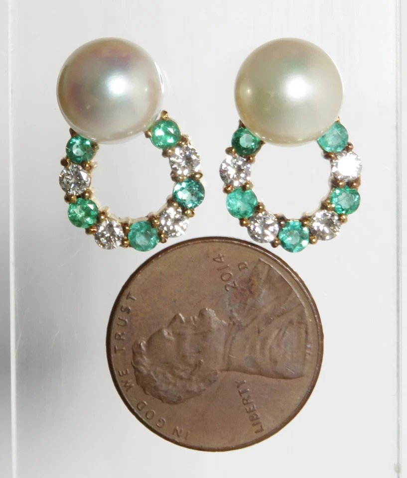 Pendientes de perlas cultivadas con diamantes esmeralda de oro amarillo de 18k usados Foto 2 de 4