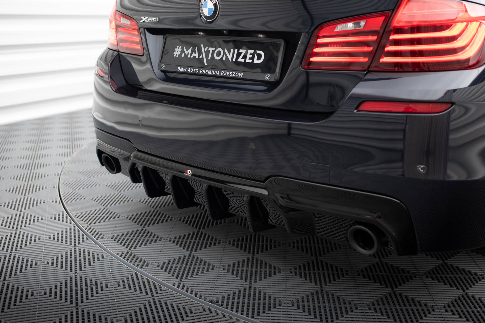 Heck Ansatz Diffusor V.2 für BMW 5er M-Paket F10 F11 Einzelauspuff li. re. sch
