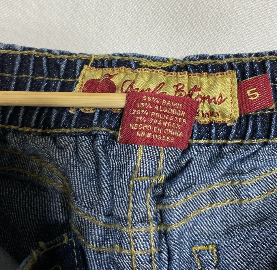 Pantalones de mezclilla Apple Bottom para niñas talla 5 logotipo bordado a presión y cremallera cintura elástica Foto 4 de 4