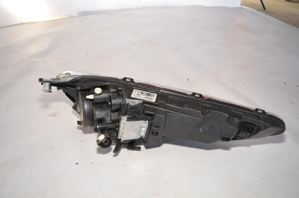 original gebraucht Aston Martin Rapid N/S Scheinwerfer Xenon   - Bild 4 von 4