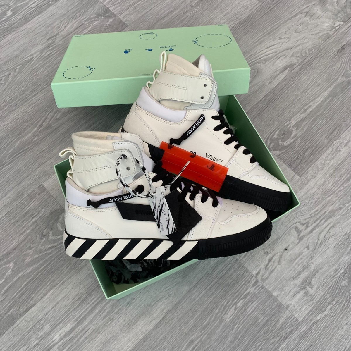 Off-White Vulcanised High Top Trainers Sneakers - White/Black