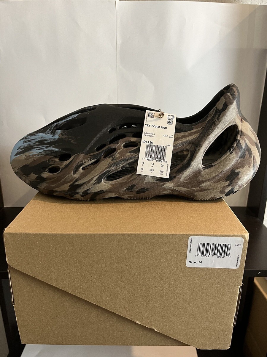 靴 adidas YEEZY FORMRUNNE Amazon.com | adidas Mens Yeezy Foam Runner HP8739 Onyx